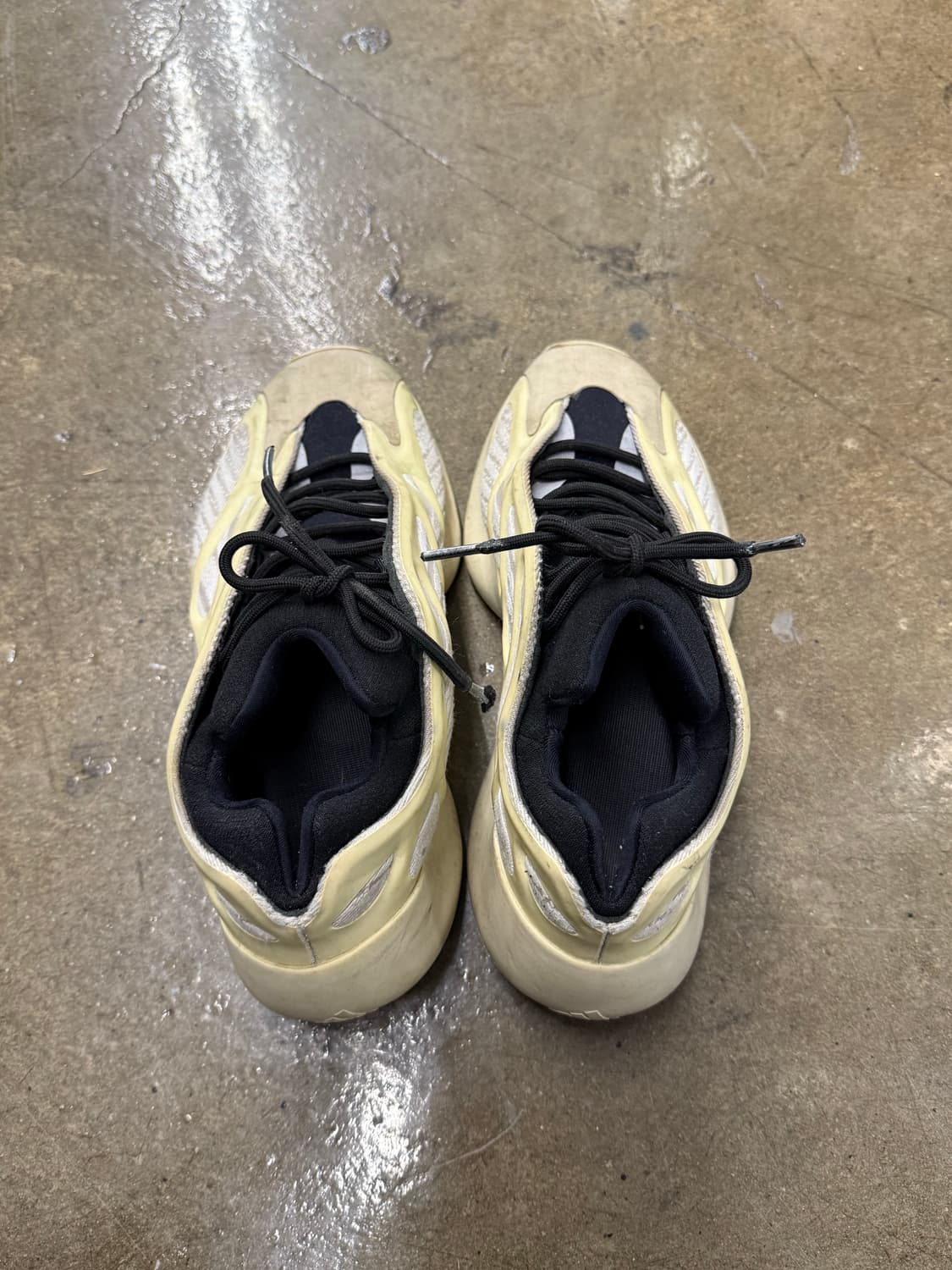 아디다스 이지부스트 700 V3 아자엘 스니커즈 260 상품이미지4