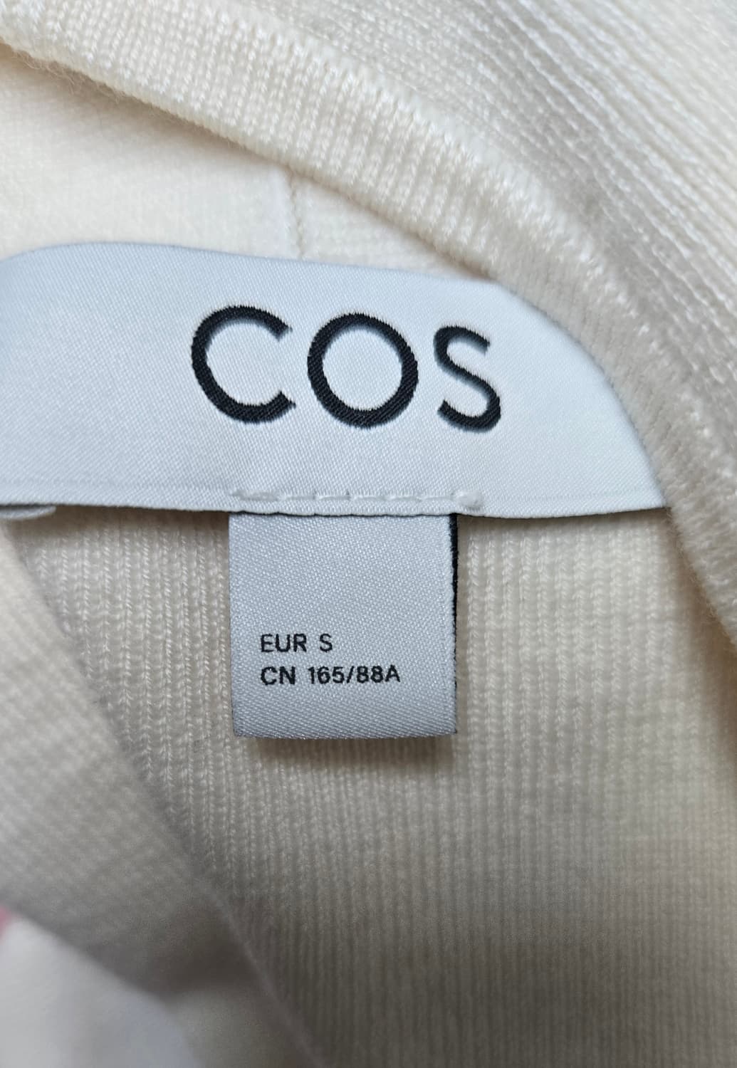 COS크림가디건/베이지 플리츠스커트 상품이미지5