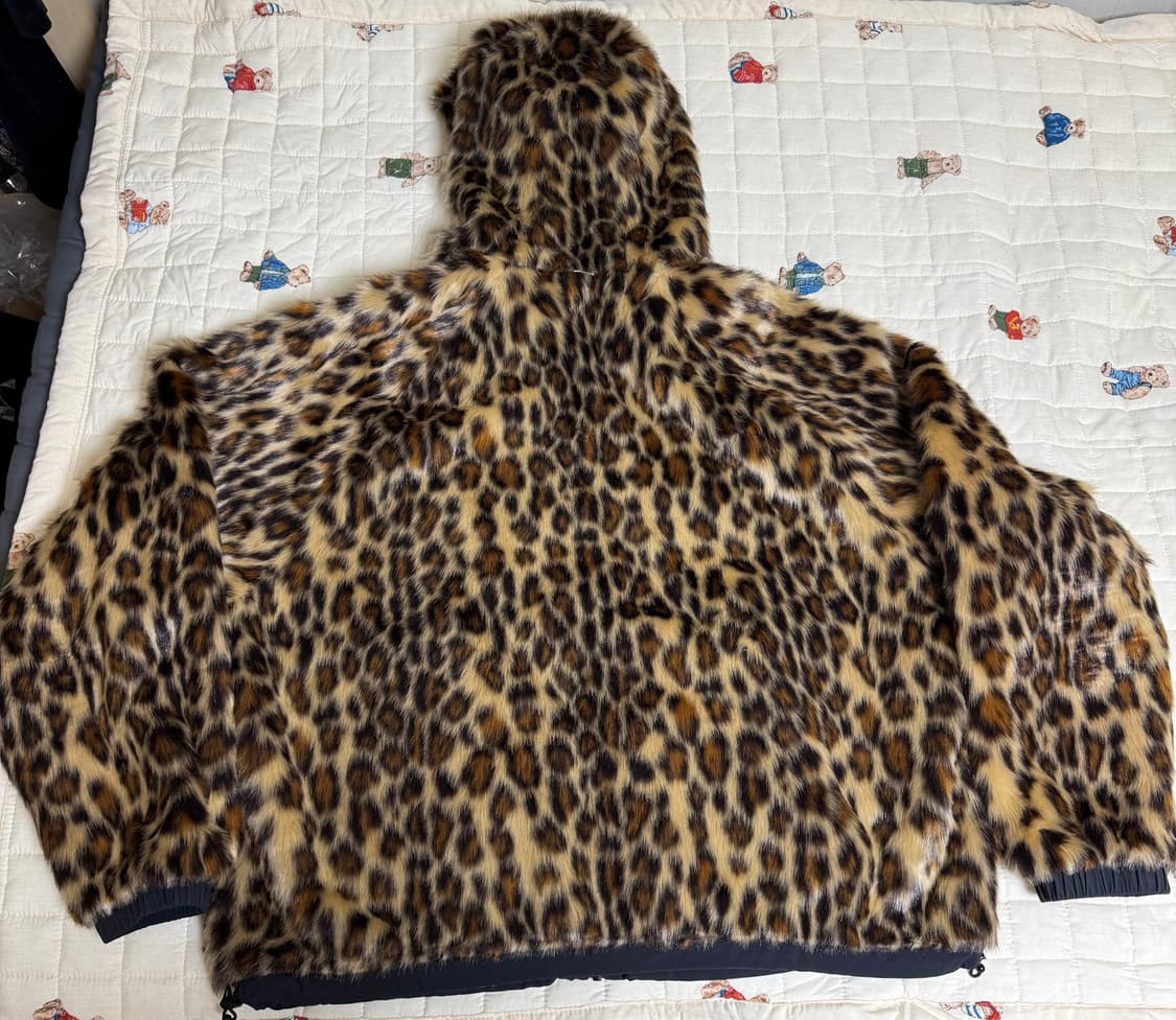 [L] 슈프림 포우 퍼 리버시블 후드 트랙 자켓 - 25SS 상품이미지3