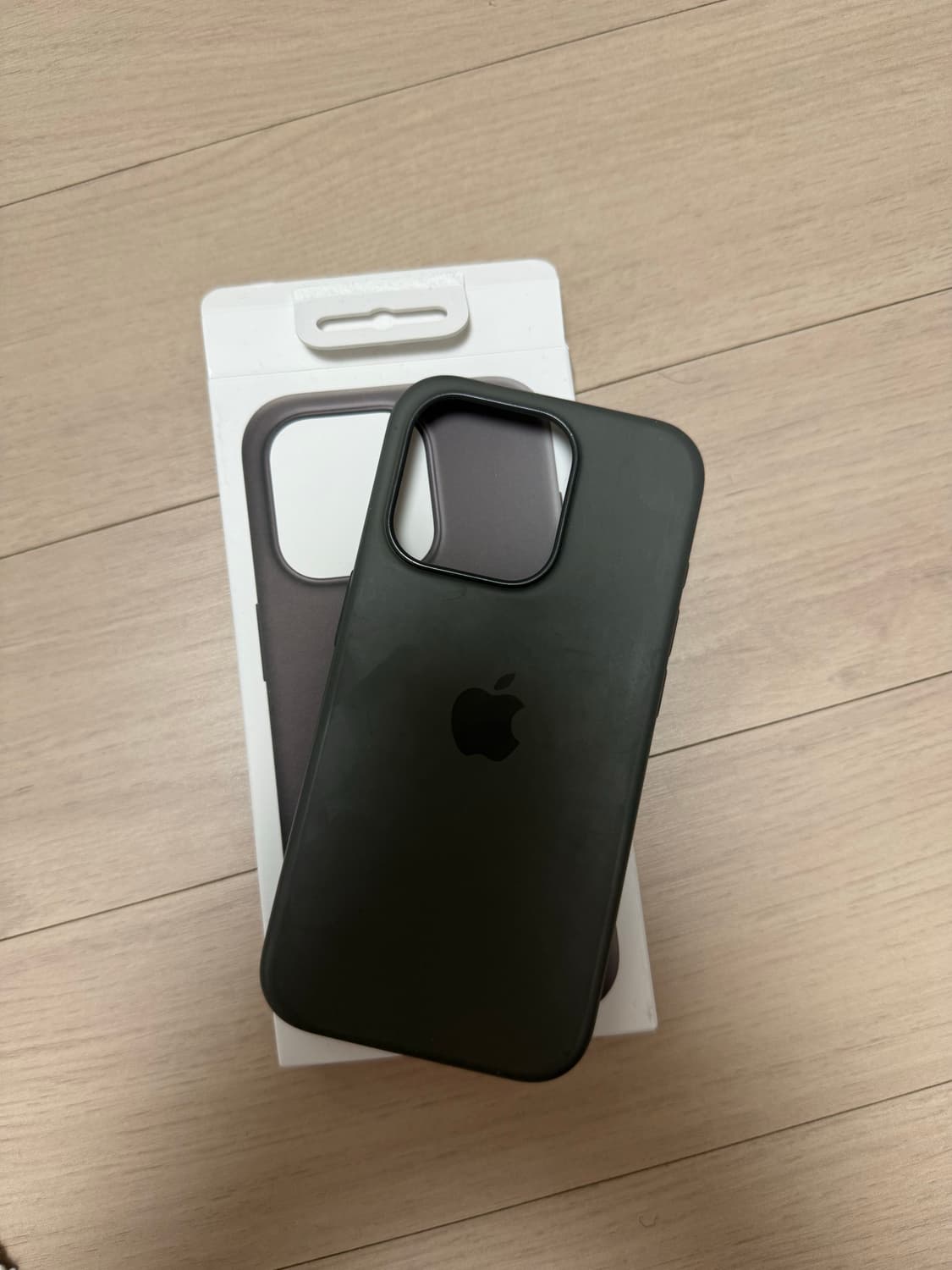 아이폰 15 Pro 실리콘 케이스 클레이 상품이미지1