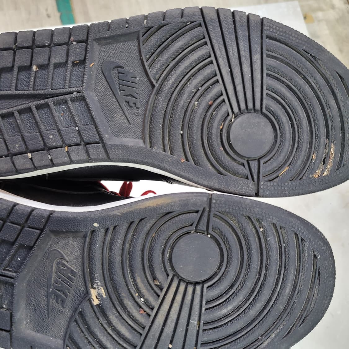 Nike 나이키 에어조던1 레트로 하이 블랙 상품이미지6