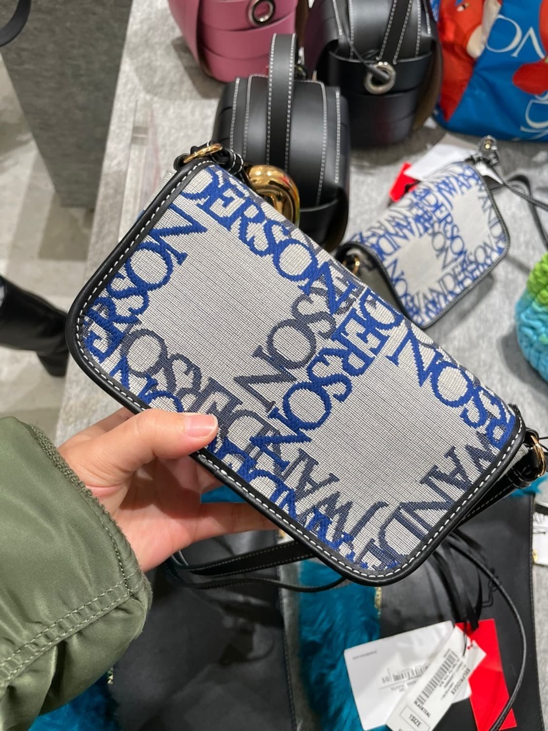 jw앤더슨 크로스백 상품이미지4