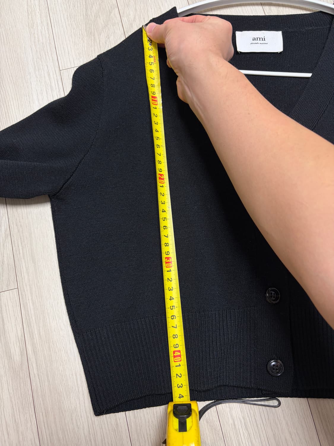 아미 스몰 하트 브이넥 가디건 블랙 상품이미지9