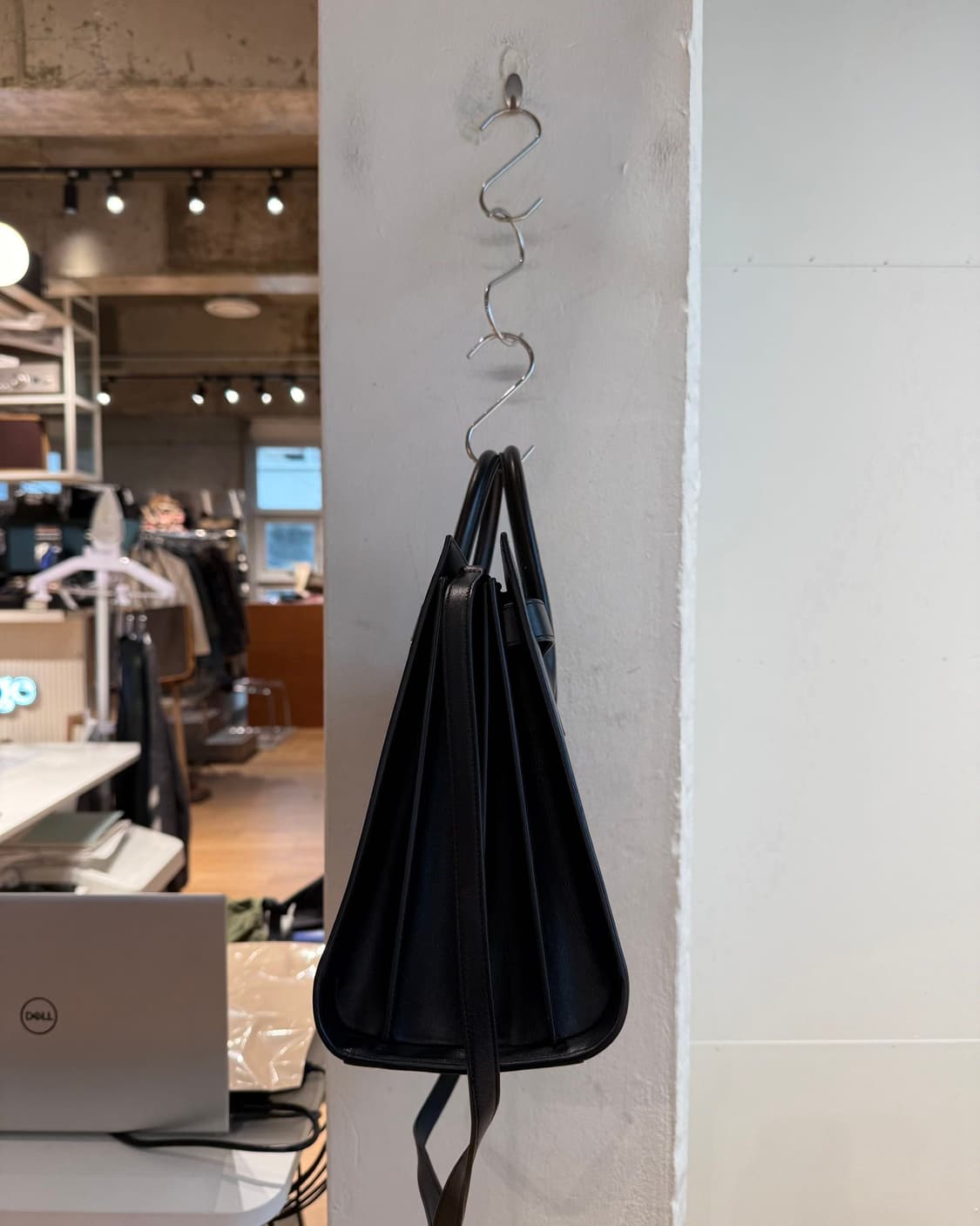 생로랑 블랙 삭 드 주르 블랙 레더 토트백 상품이미지5