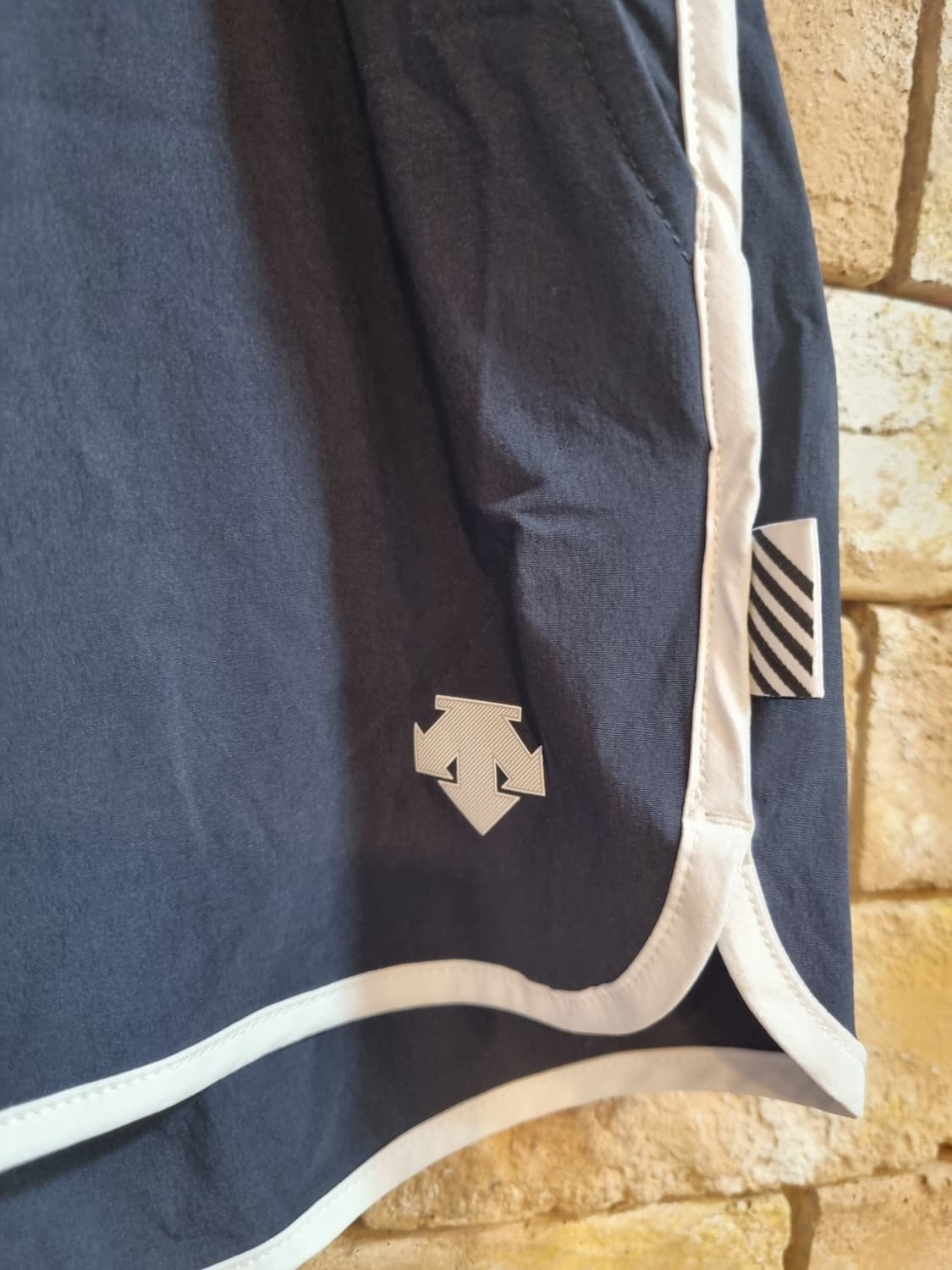 새상품)데상트 네이비 반바지 화이트 배색 상품이미지3