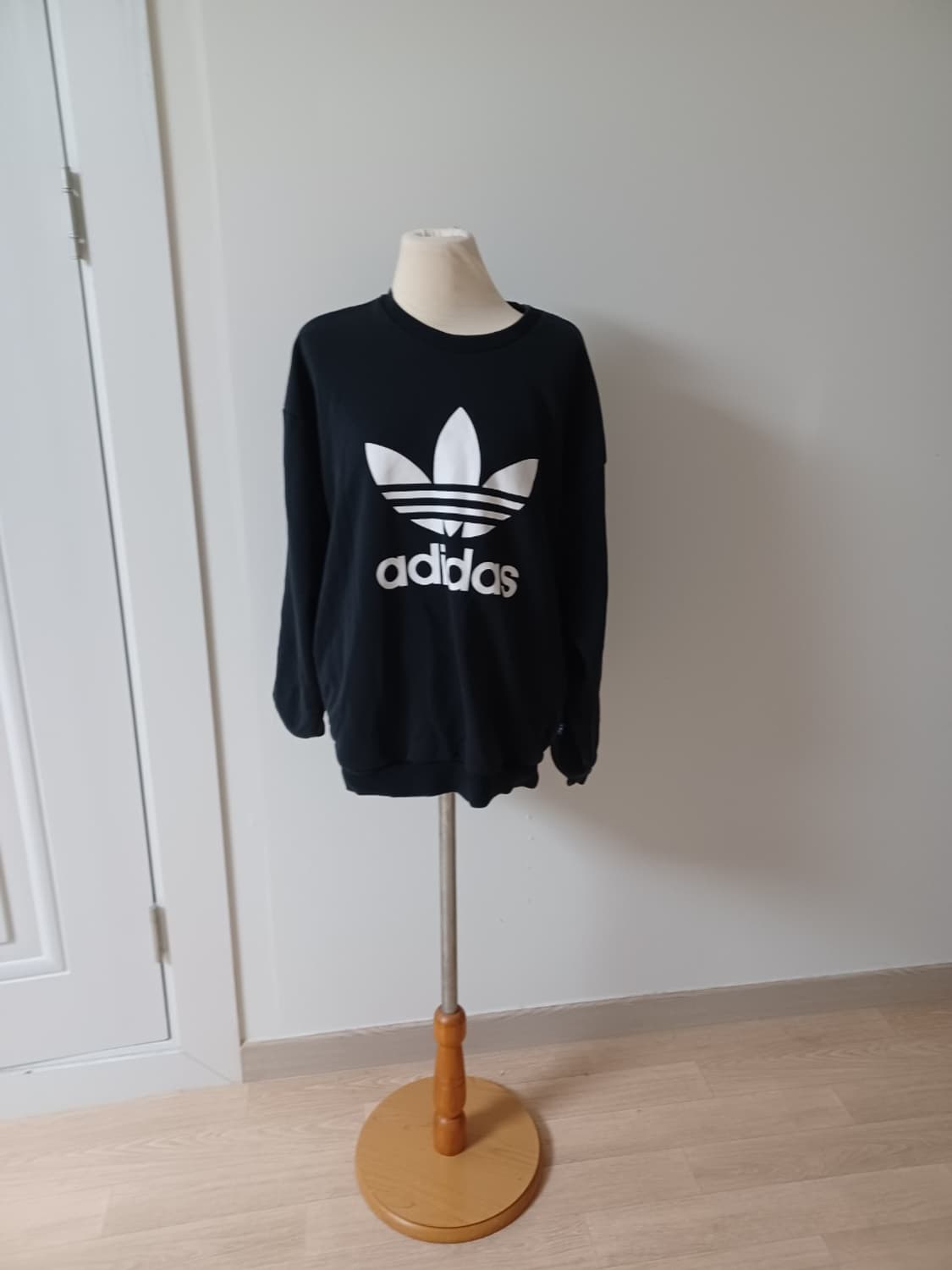 아디다스 맨투맨 상품이미지1