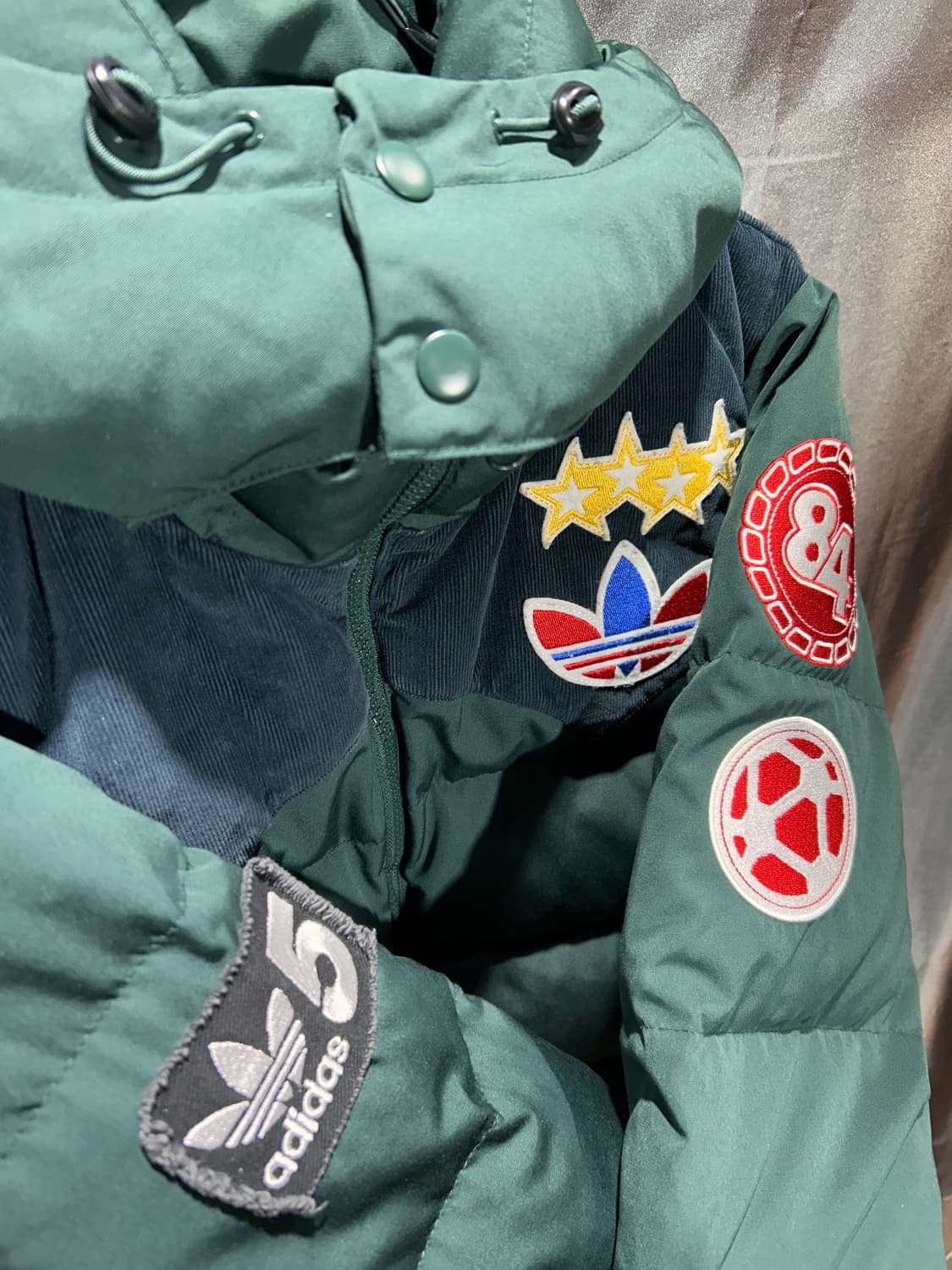 M 아디다스 파이어버드 패치 디테일 딥그린 패딩 상품이미지5
