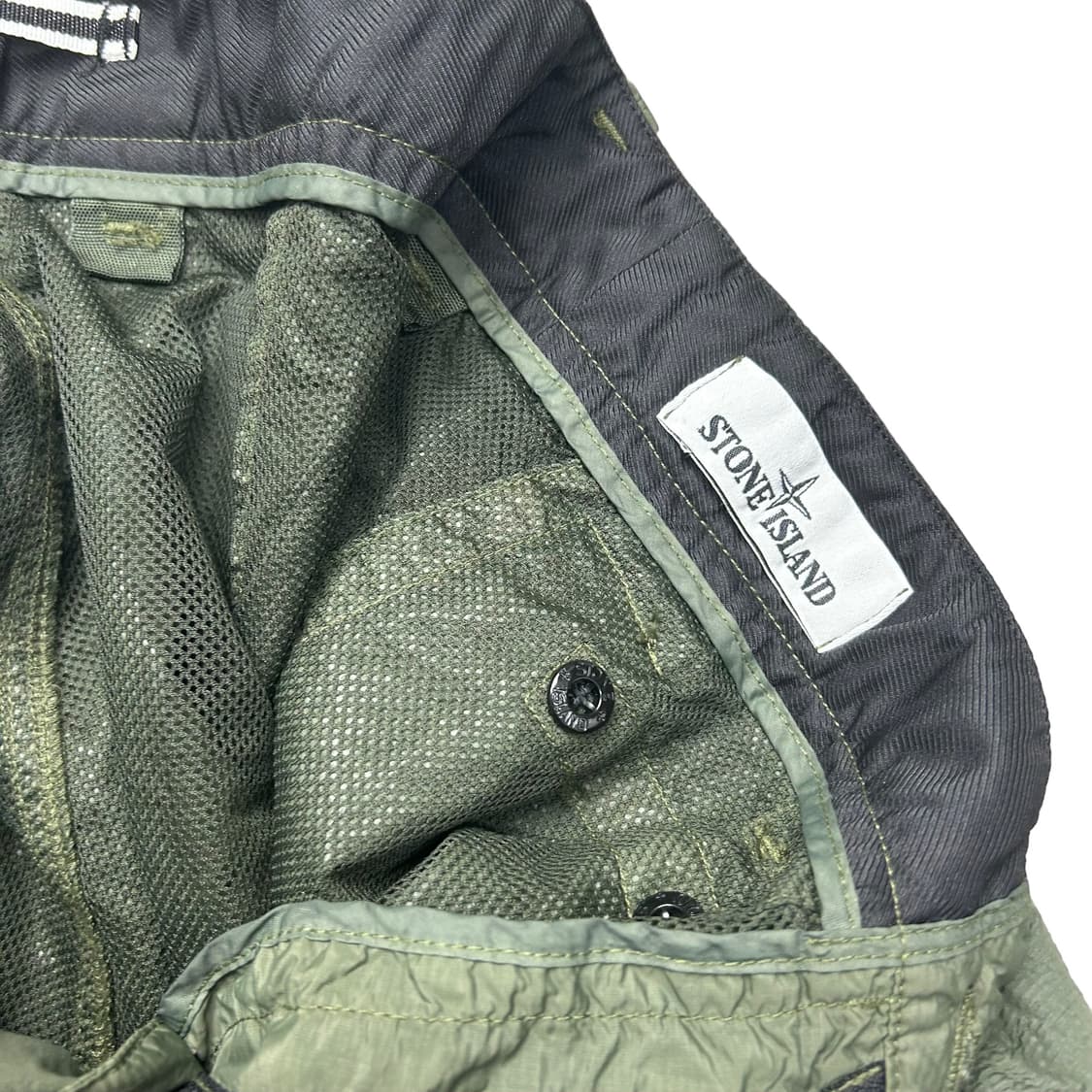 스톤아일랜드 나일론 메탈 조거 바지 상품이미지6