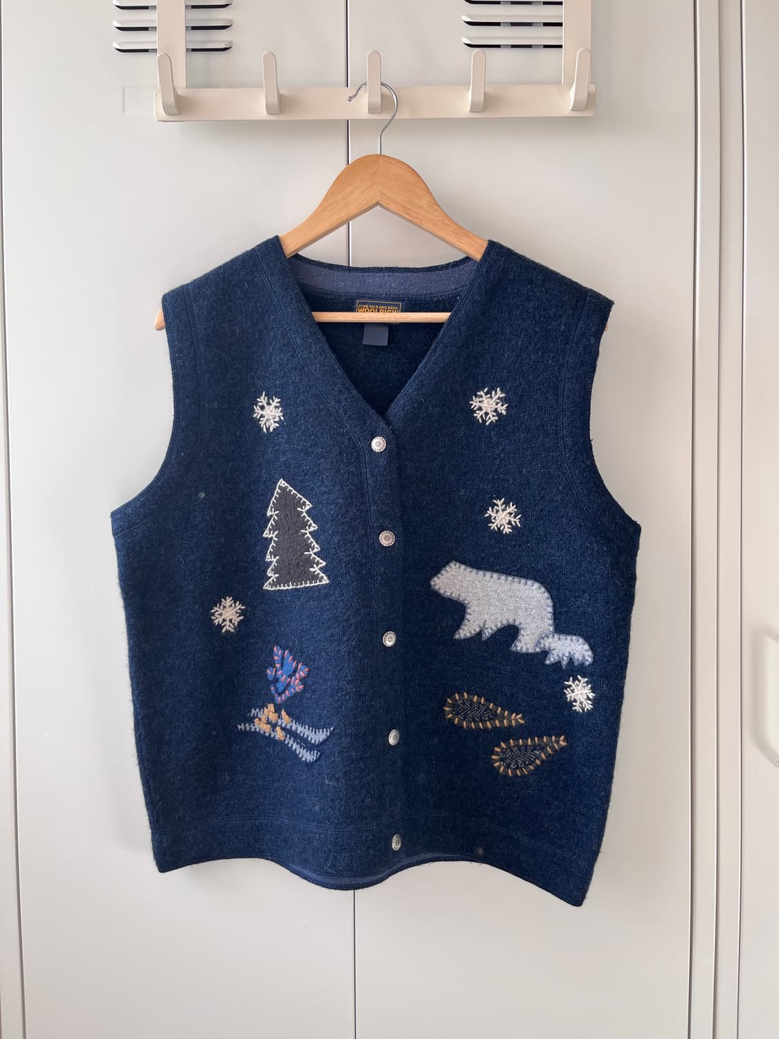 울리치 북극곰 자수 니트 조끼 가디건 상품이미지2