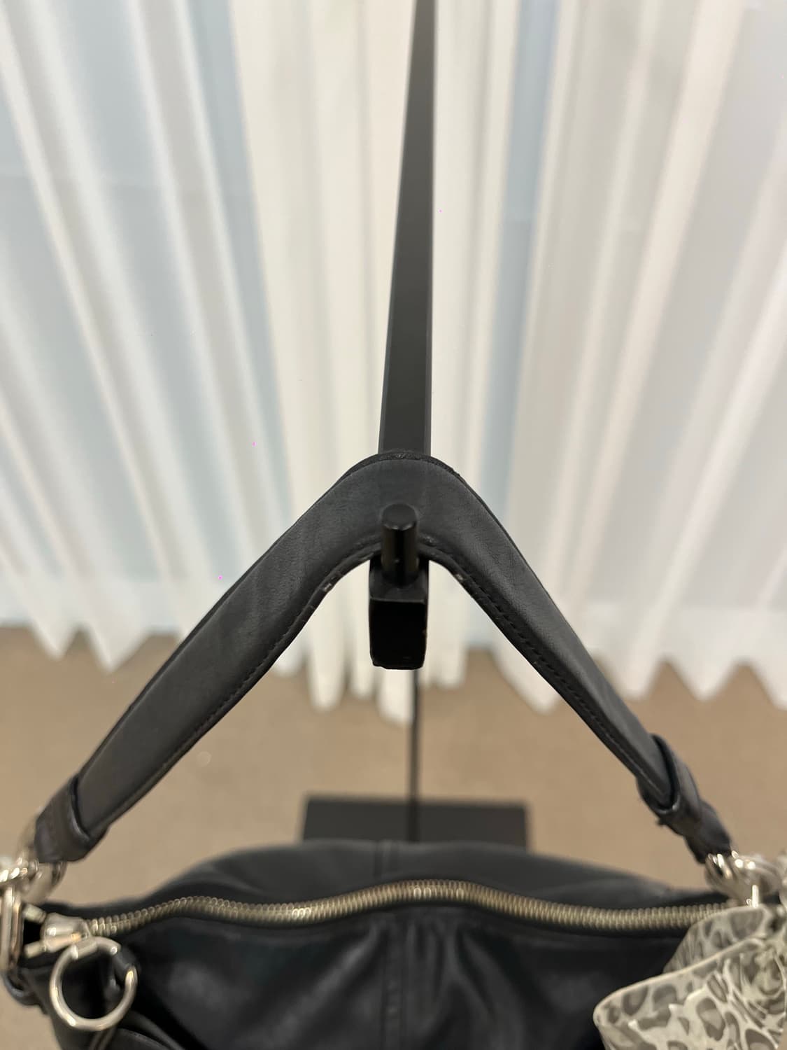 Coach Black Paper Shoulder Bag 상품이미지6