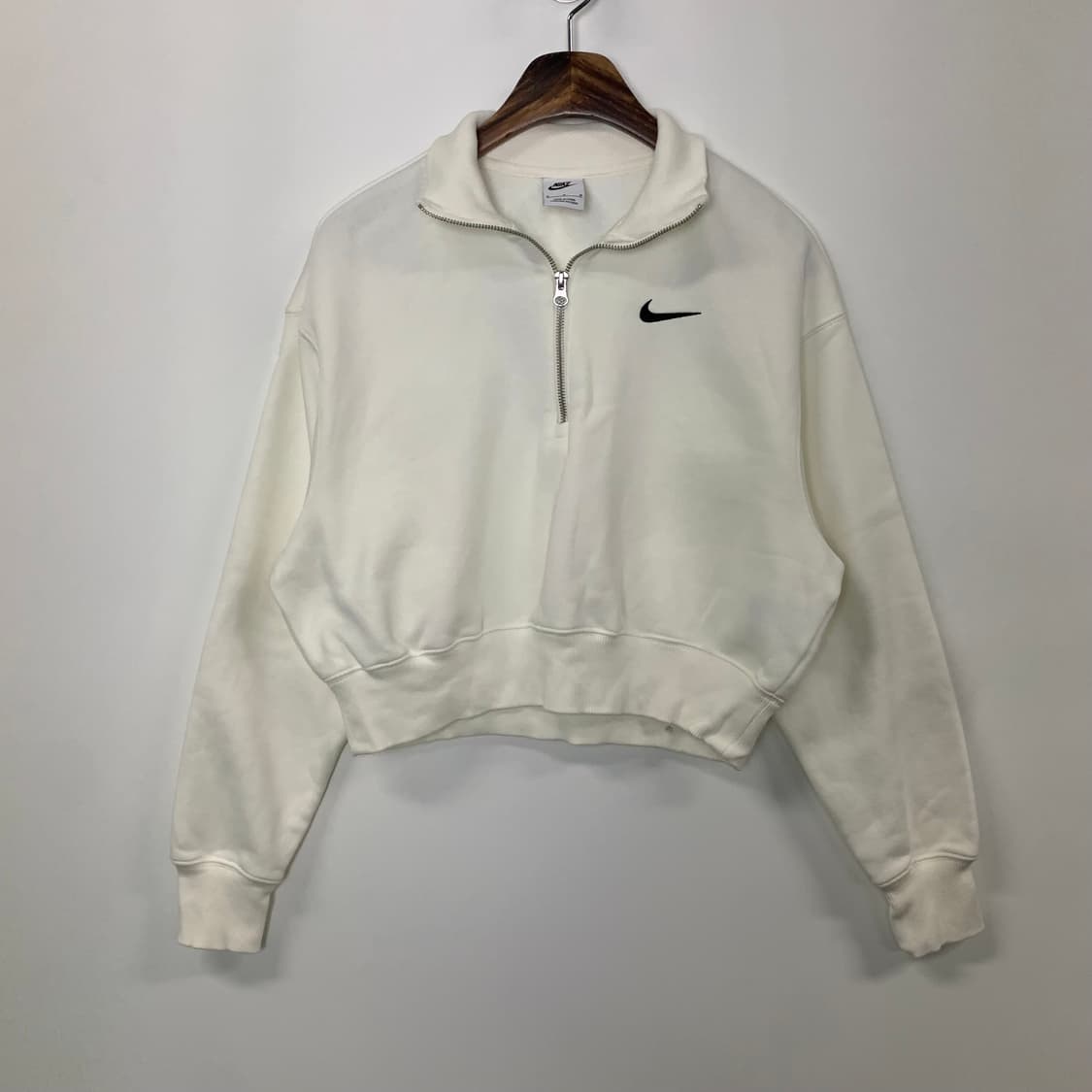 나이키 신형 스우시 화이트 반집업 크롭 맨투맨 상품이미지2