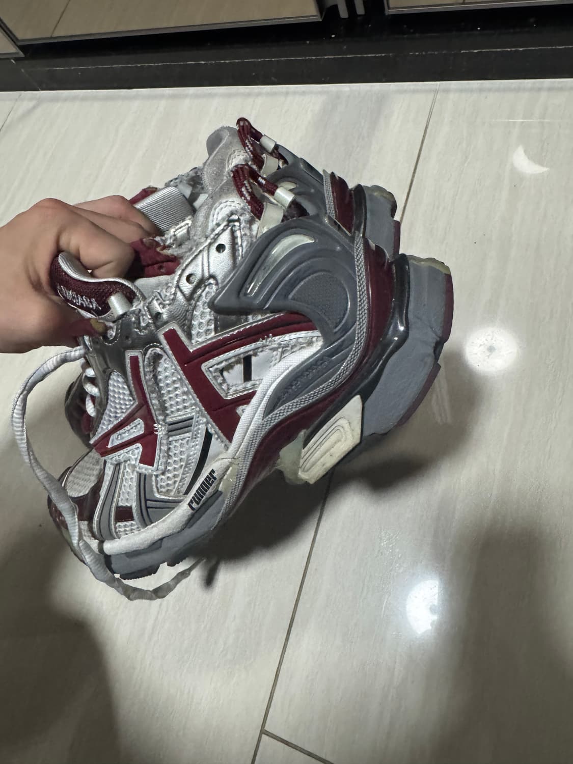 발렌시아가 뉴러너 버건디 상품이미지2