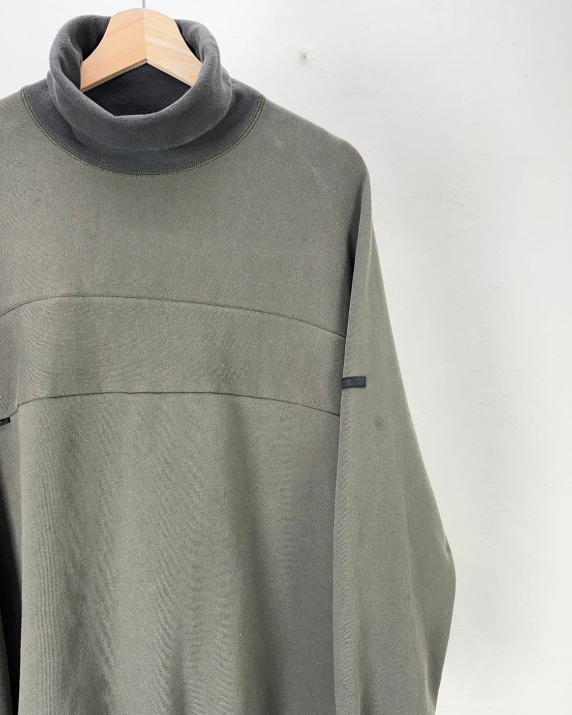 엔할리우드 하이넥 밀리터리 오버 스웨트 셔츠 상품이미지3