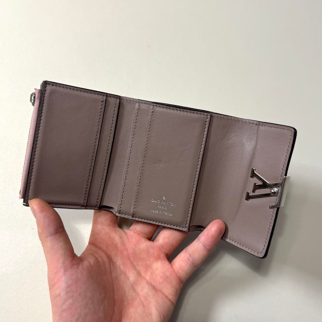 [OS/당일출고]루이비통 카퓌신 여성 반지갑 상품이미지3