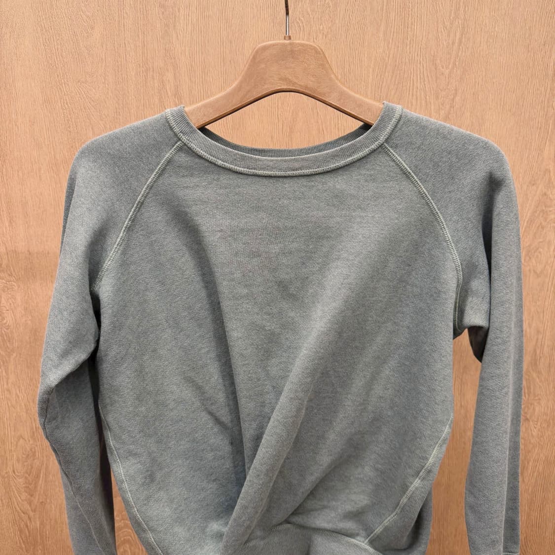 이자벨마랑 에뚜왈 라운드넥 맨투맨 밑단 꼬임 디테일 레귤러핏 민트 블루  상품이미지4