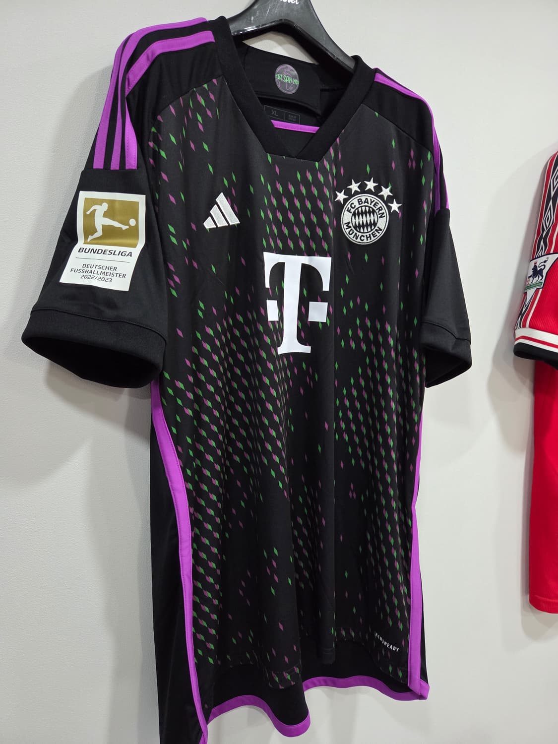 23-24 바이에른뮌헨 어웨이 뮐러 유니폼 상품이미지1