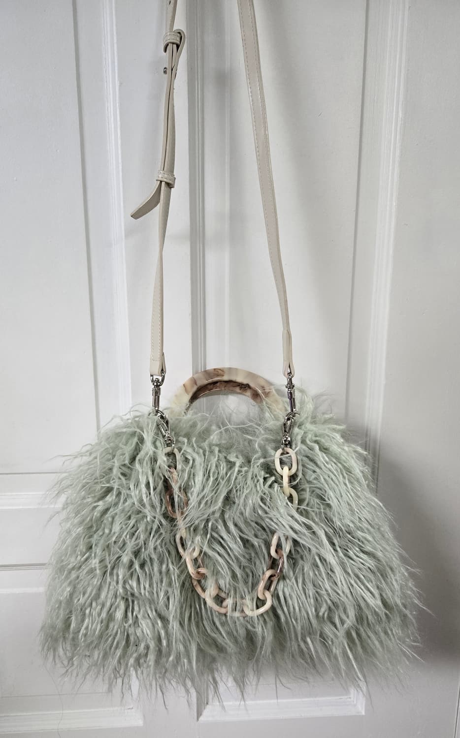 한섬 오즈세컨 페이크퍼 숄더백 상품이미지1