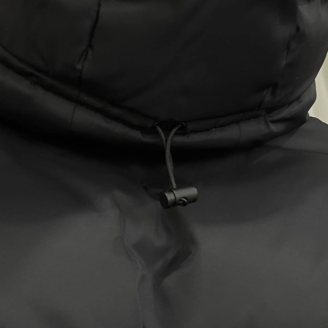 [정품] 미우미우 크롭 후드 패딩 나일론 다운 ML724  상품이미지5