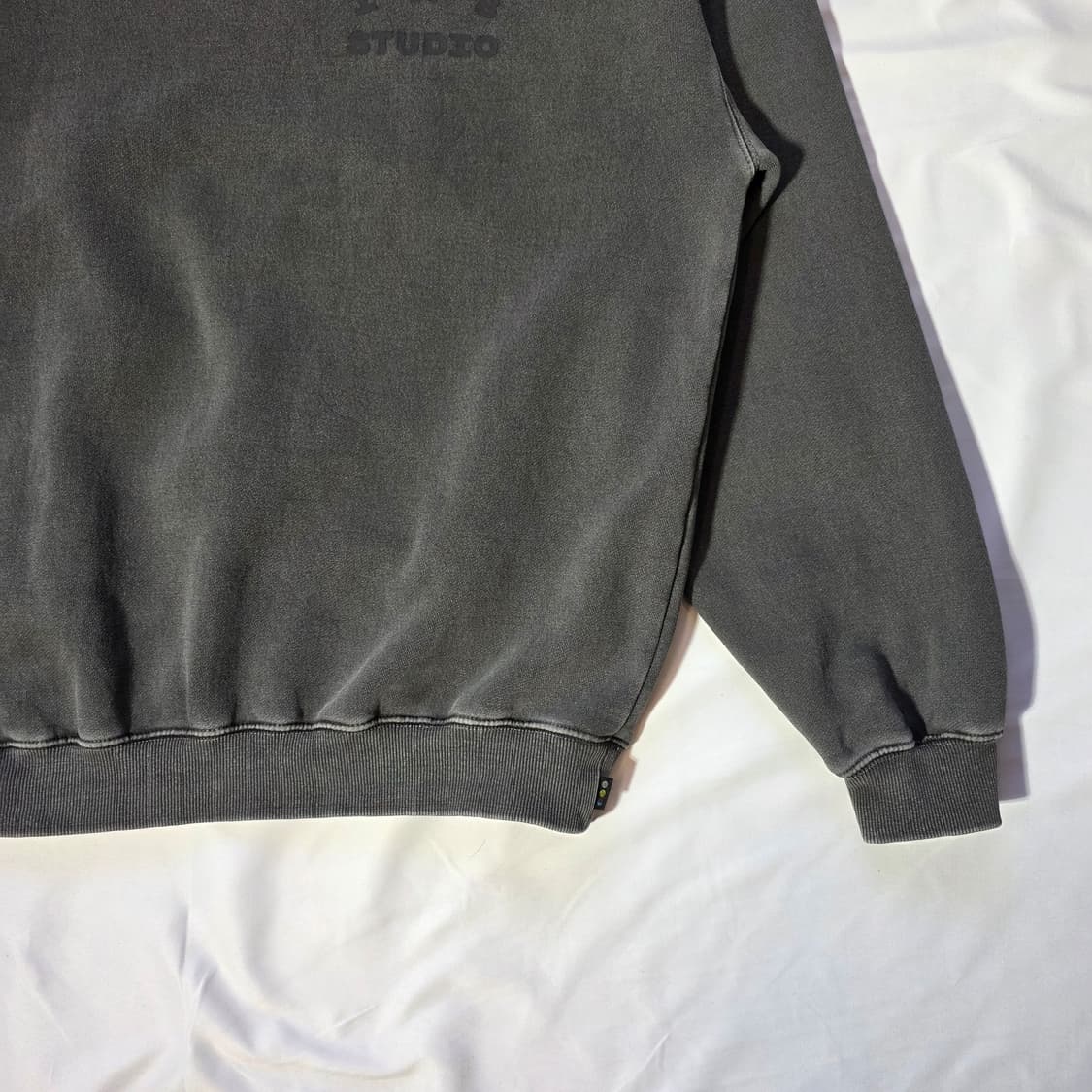 [XL]아이앱스튜디오 피그먼트 맨투맨 상품이미지4