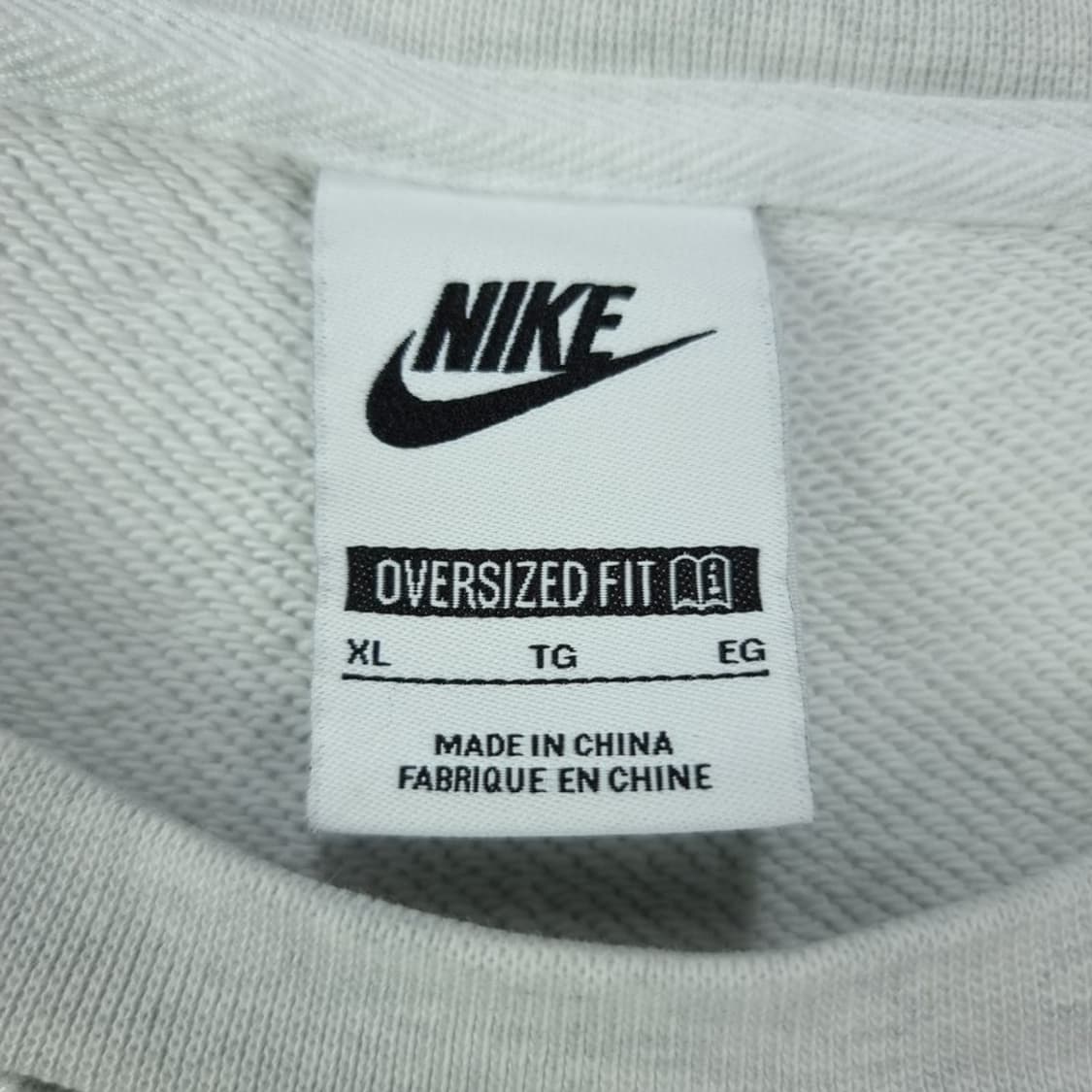 [나이키] 로고 자수 오버핏 맨투맨 아이보리 M19696 상품이미지7