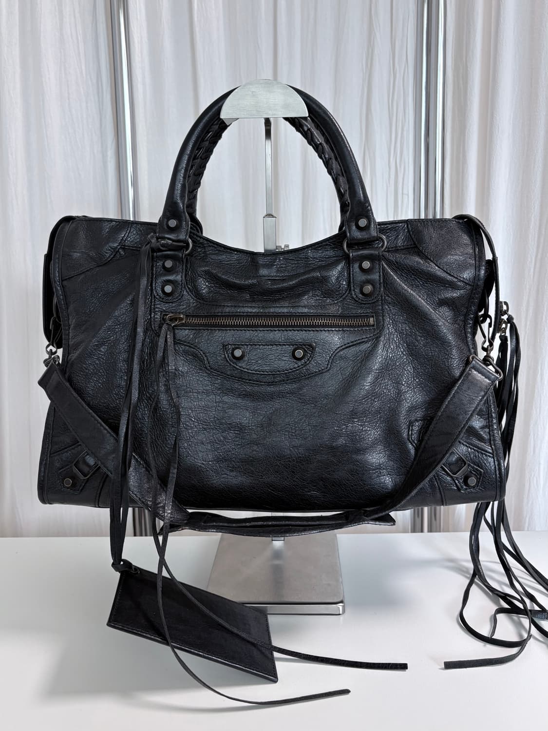 발렌시아가 시티 모터백 블랙 미디움 상품이미지1