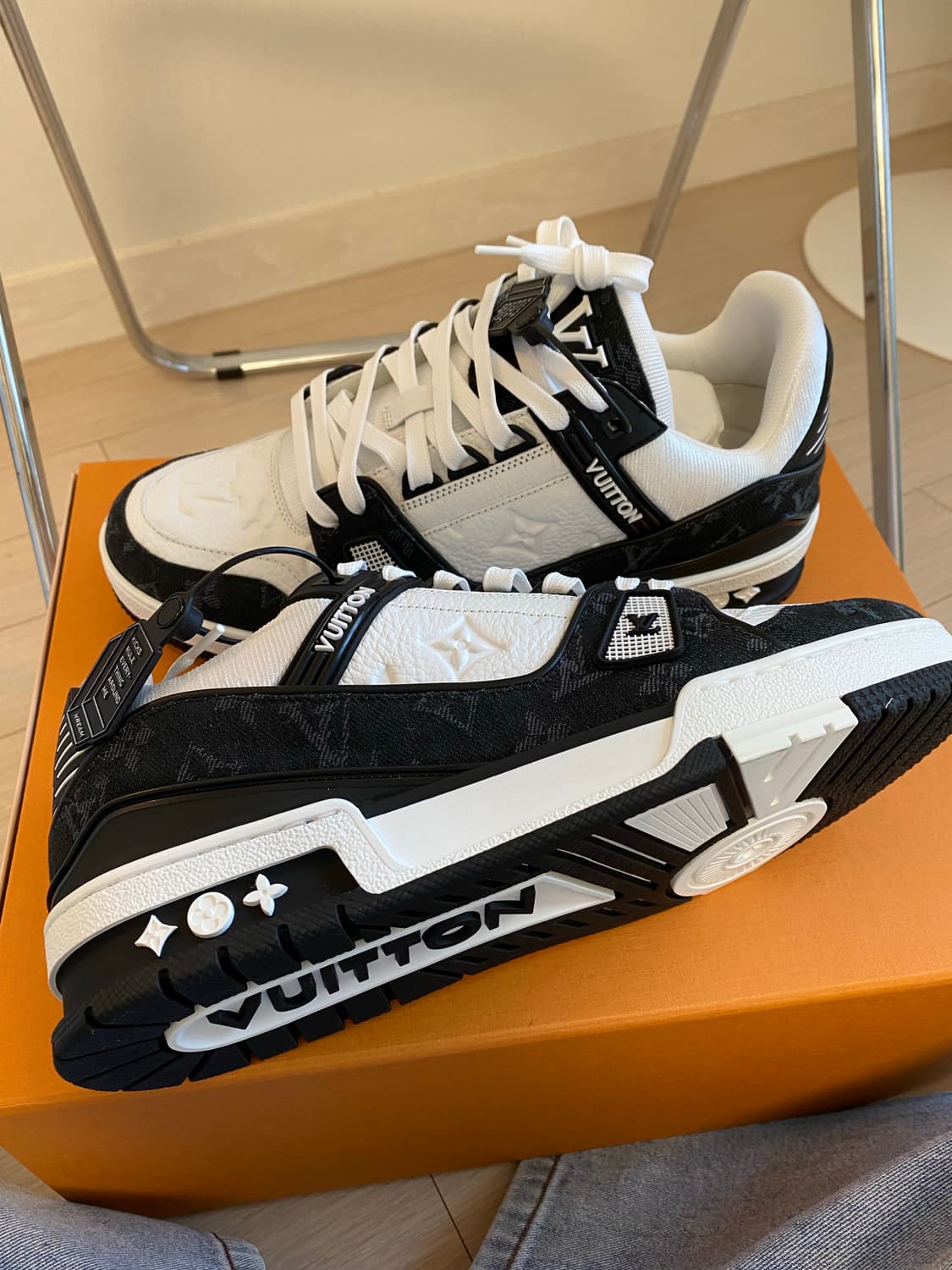 루이비통 LV 트레이너 데님 블랙 범고래 상품이미지1