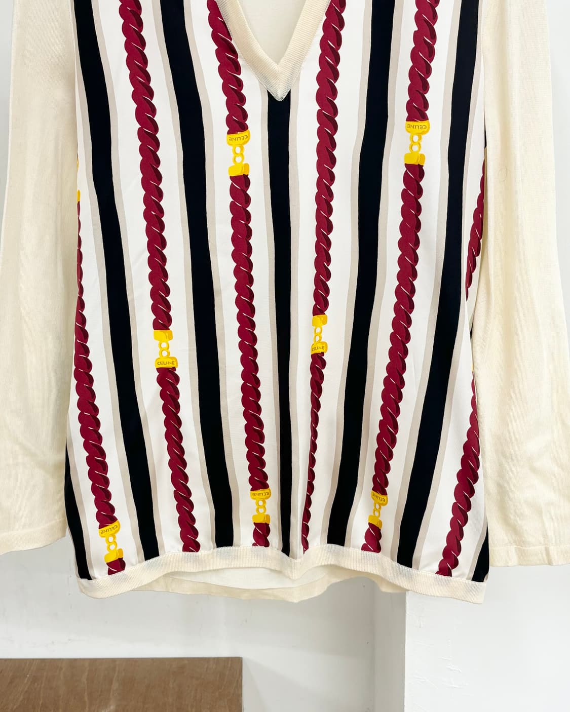 셀린느 아이보리 브이넥 프린팅 니트 상품이미지5