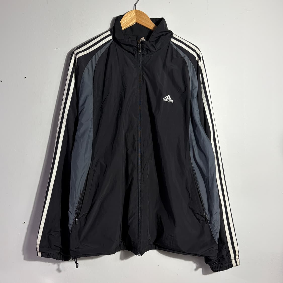 아디다스 삼선 블랙 배색 바람막이 자켓 상품이미지1