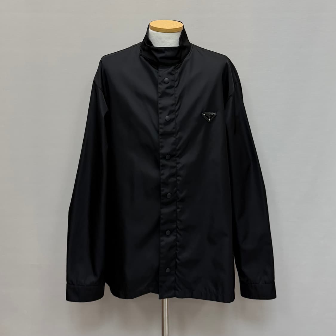 프라다 리나일론 삼각로고 셔츠 자켓 (110)  상품이미지1
