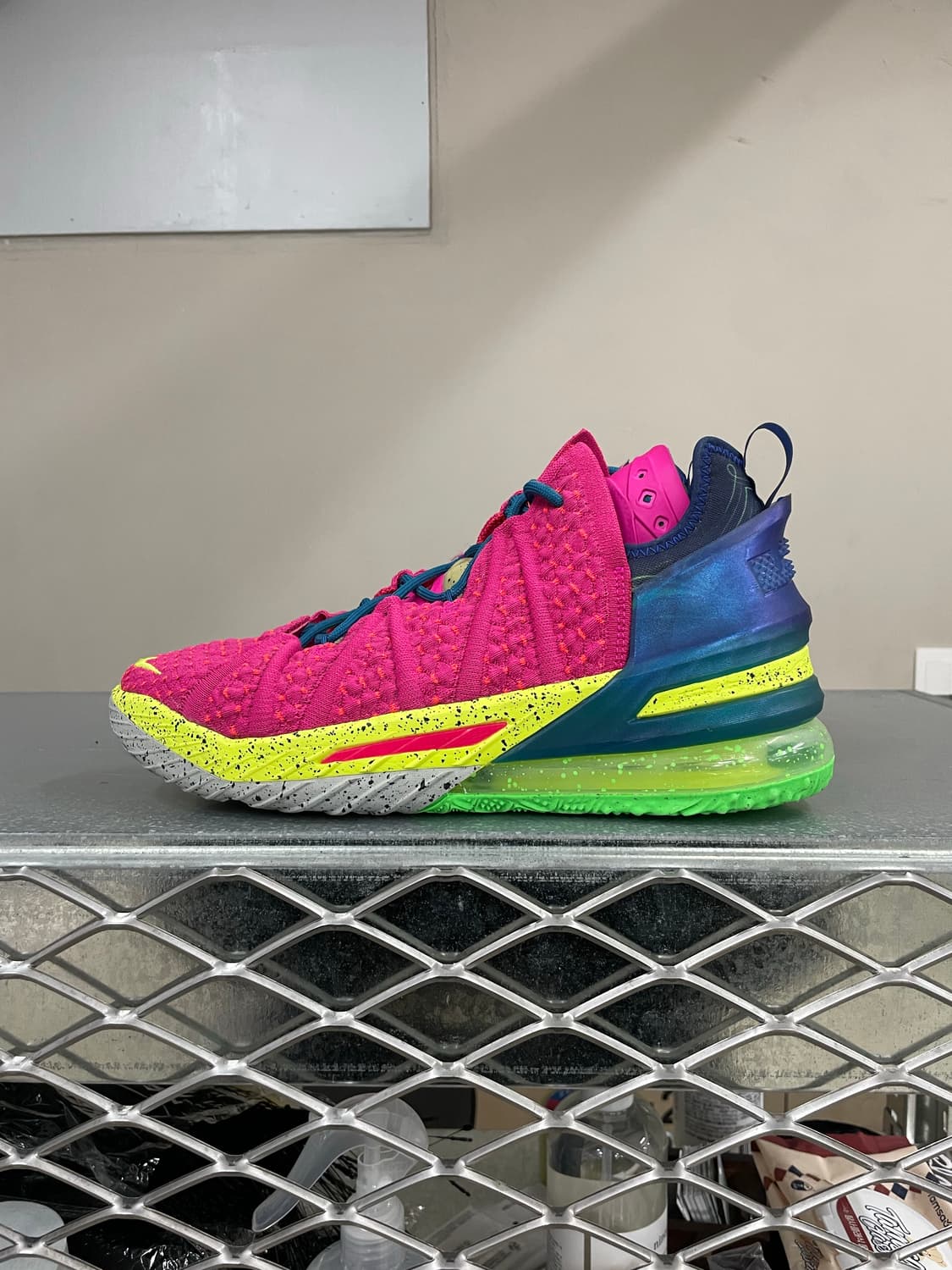 나이키 르브론 18 로스앤젤레스 275 상품이미지1