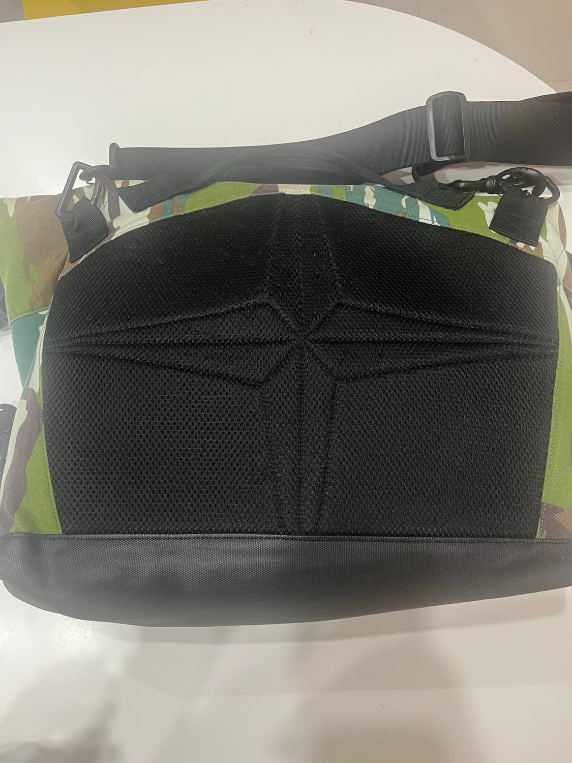 스톤아일랜드 빅 크로스백 상품이미지3