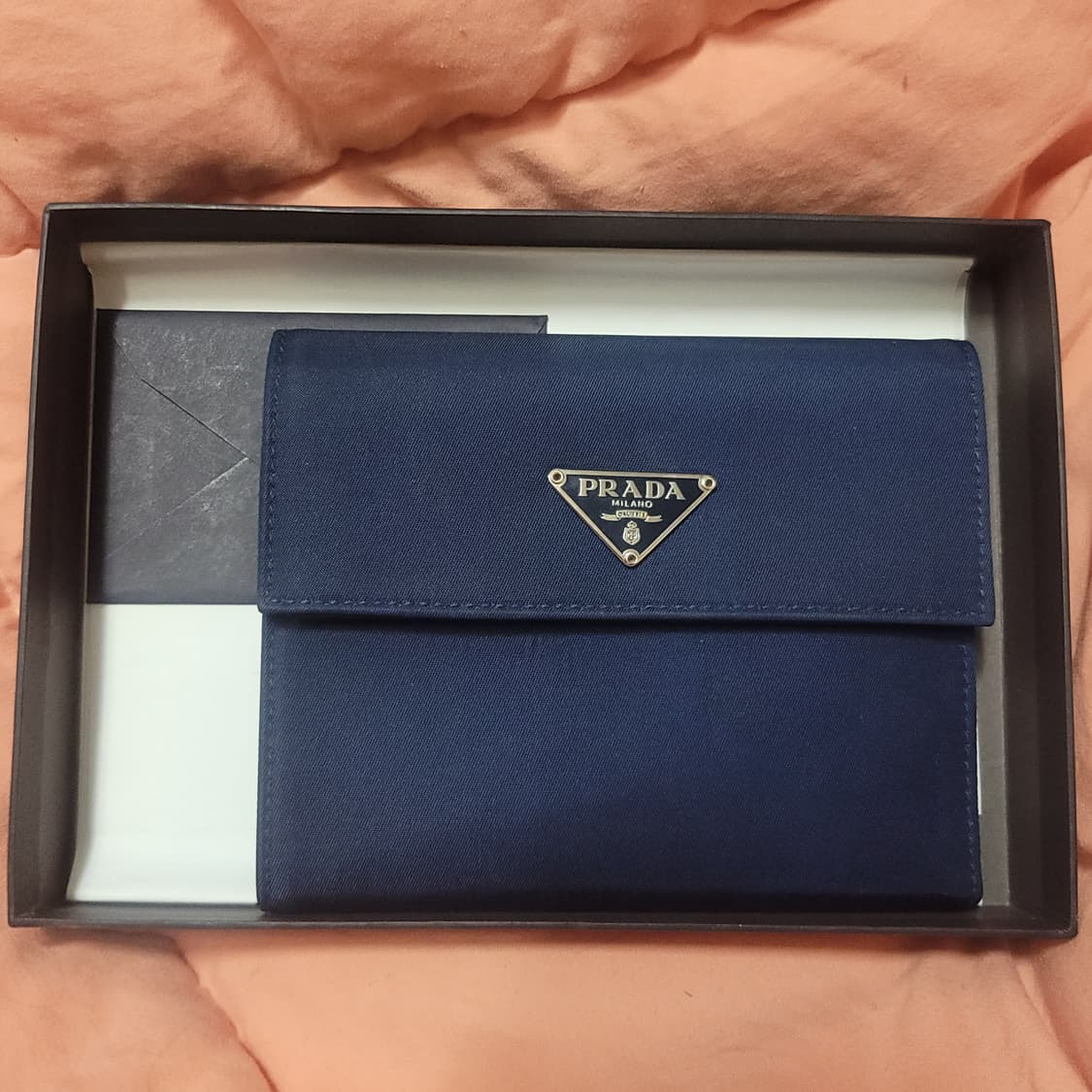 프라다 테수도 지갑 네이비 상품이미지1