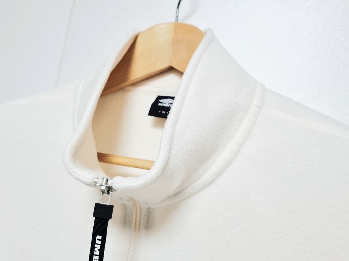 남성 2023 상태굿 엄브로 빅레터링 플리스 아노락타입 하프집업 자켓 상품이미지4