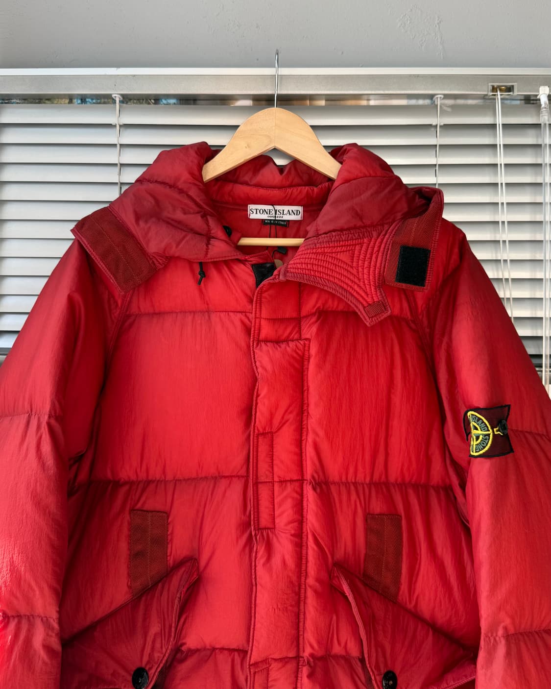 STONE ISLAND mesh badge red puffer 자켓 상품이미지2