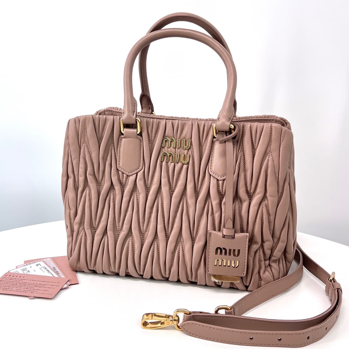 미우미우 마테라쎄 나파 레더 토트백 & 숄더백 (5BA258) 상품이미지2