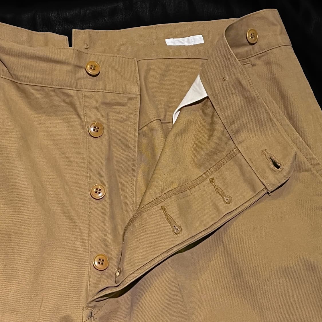 코모리 버튼 팬츠 베이지 상품이미지3