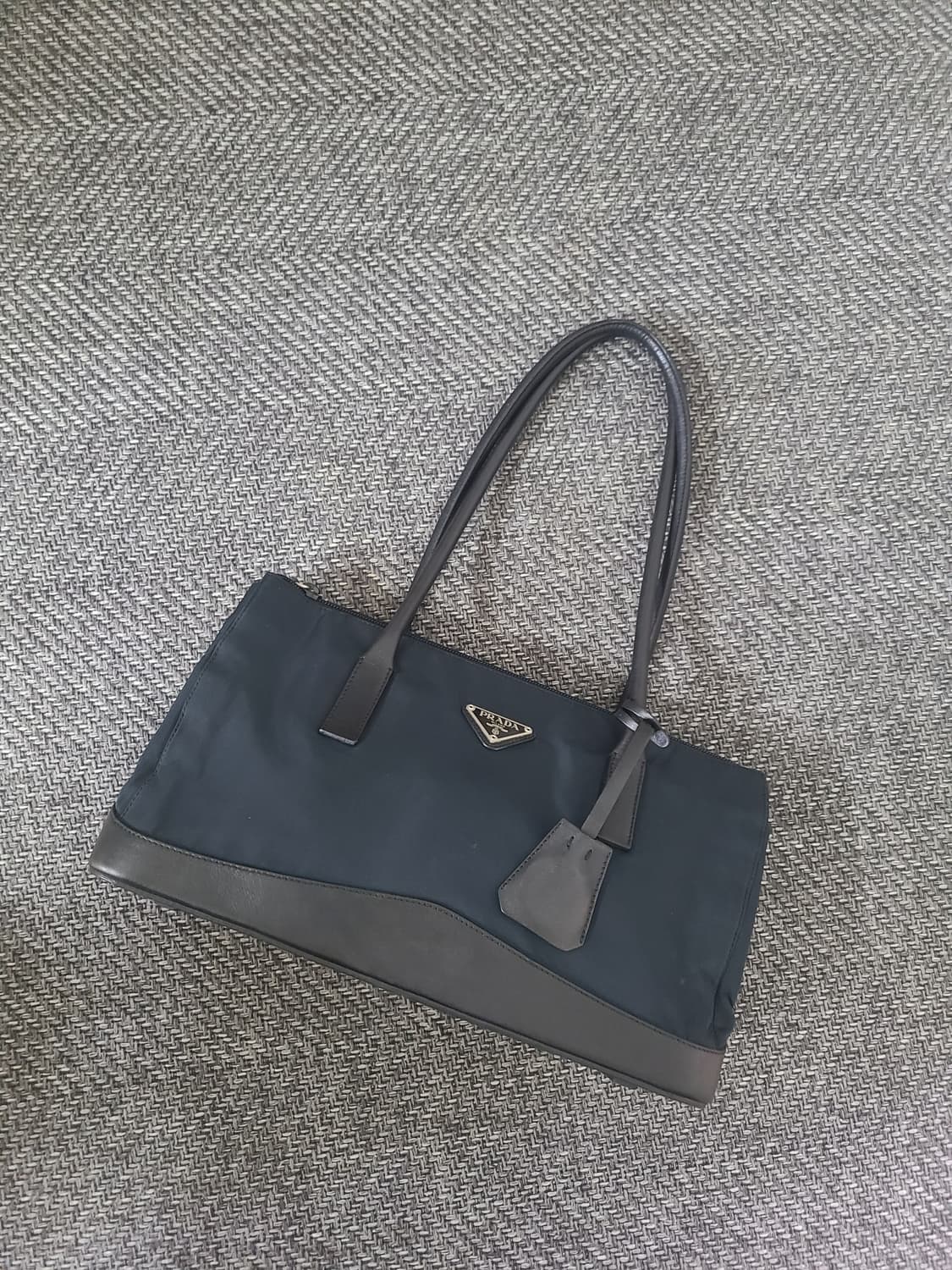 프라다(PRADA) 포코노(나일론) 투톤 사각 숄더백 가방

​ 상품이미지1