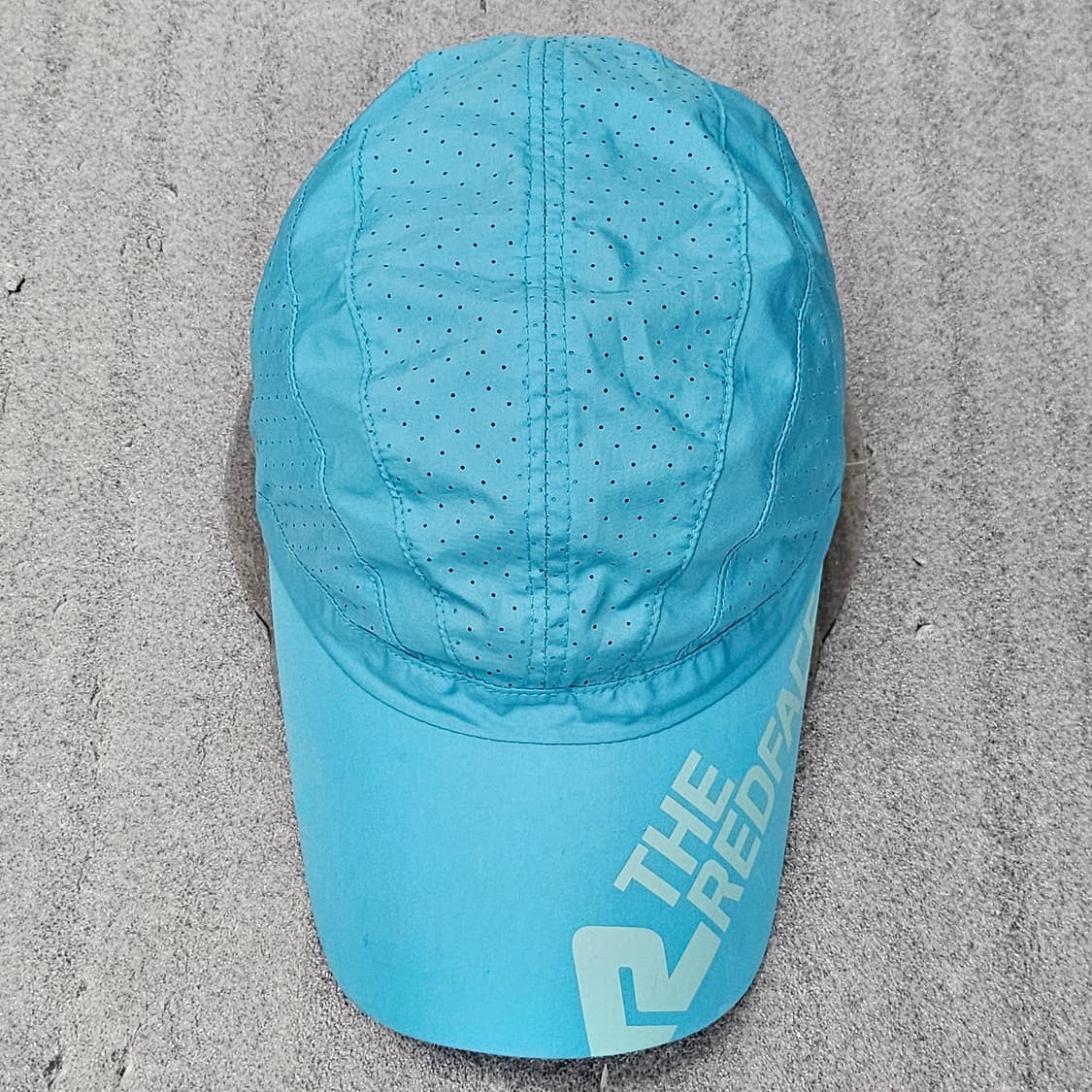 레드페이스에서 나온 블루 색상의 캡모자 상품이미지1