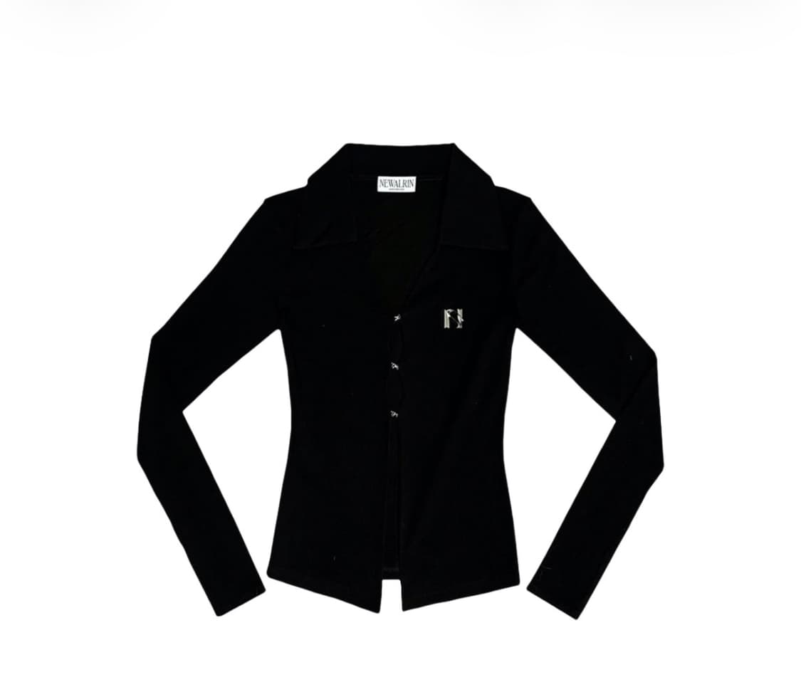 뉴얼린 엠블럼 셔츠탑 블랙 상품이미지1