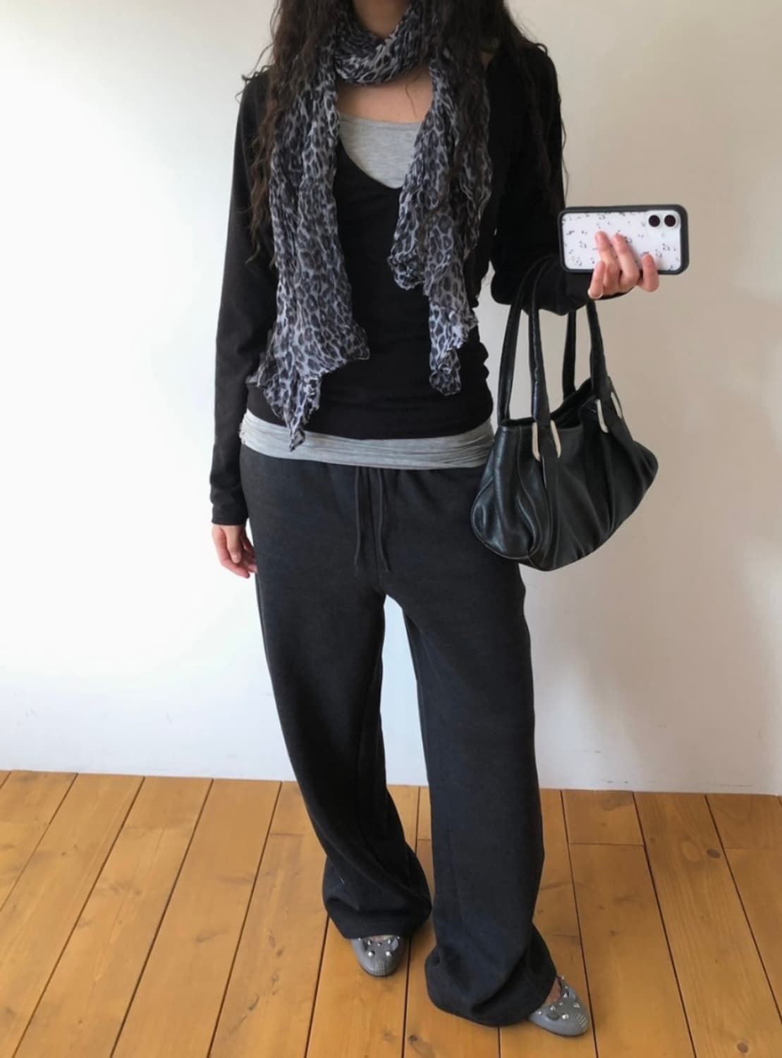 띵즈앤스터프 데비 슬리브 탑 블랙 상품이미지3