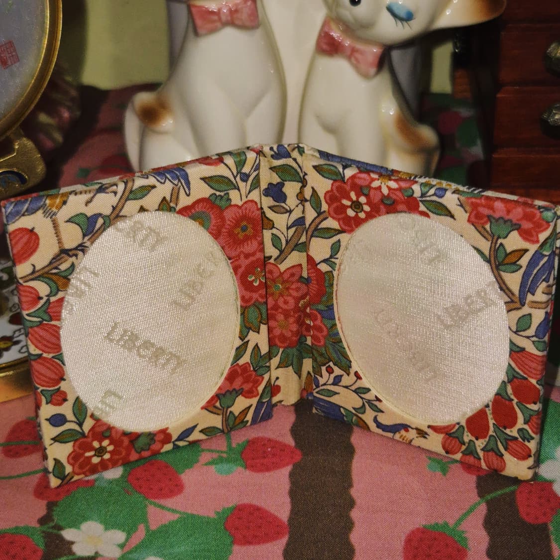 70s 영국 리버티 핸드 플로랄 패브릭 북 액자 상품이미지8