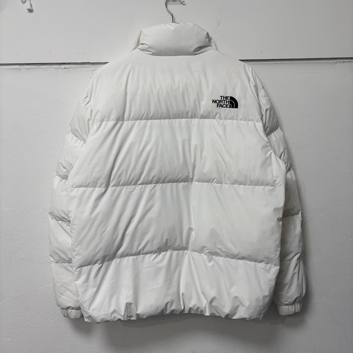 노스페이스 화이트 온볼 패딩 상품이미지4