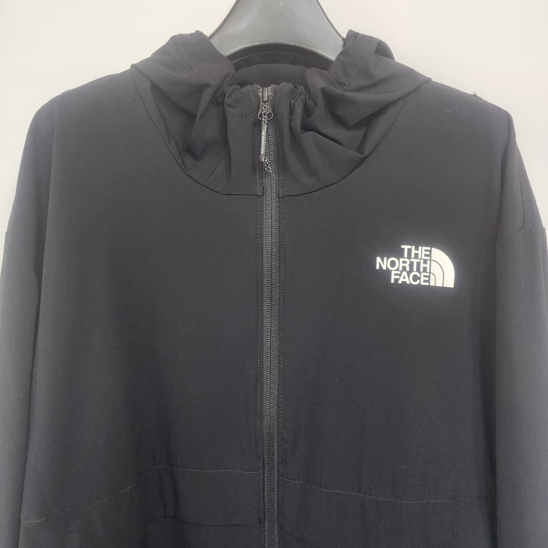 노스페이스 블랙 후드 바람막이 자켓 상품이미지2