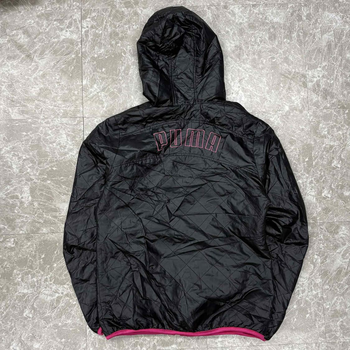퓨마 일본판 블랙 핑크 퀄티드 자켓 경량  후드 패딩(L) 상품이미지3