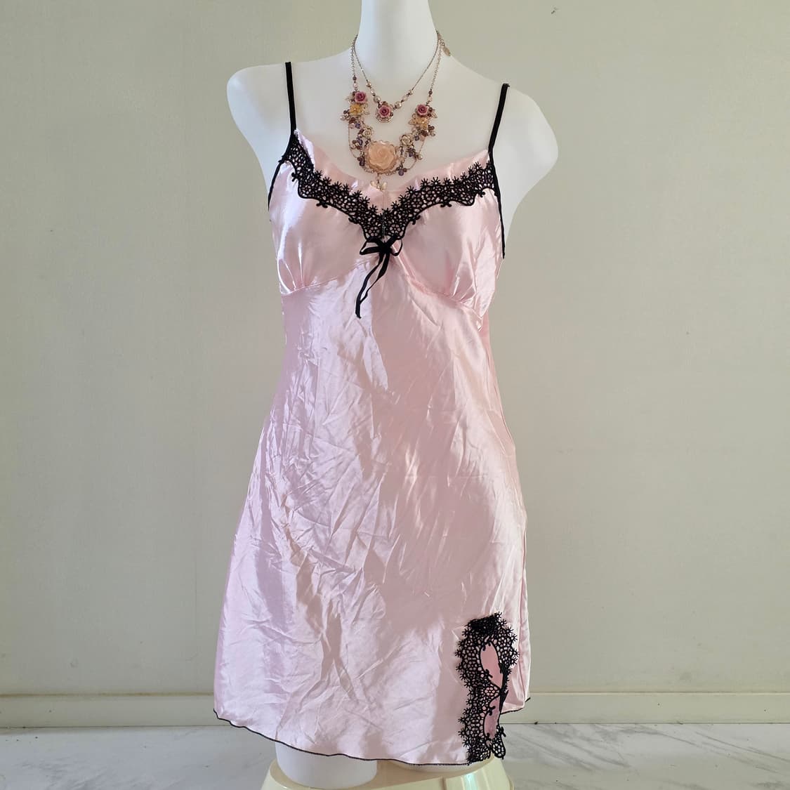 빈티지)블랙x핑크 히메갸루 새틴 로맨틱 딸기우유 슬립홈웨어원피스 상품이미지2