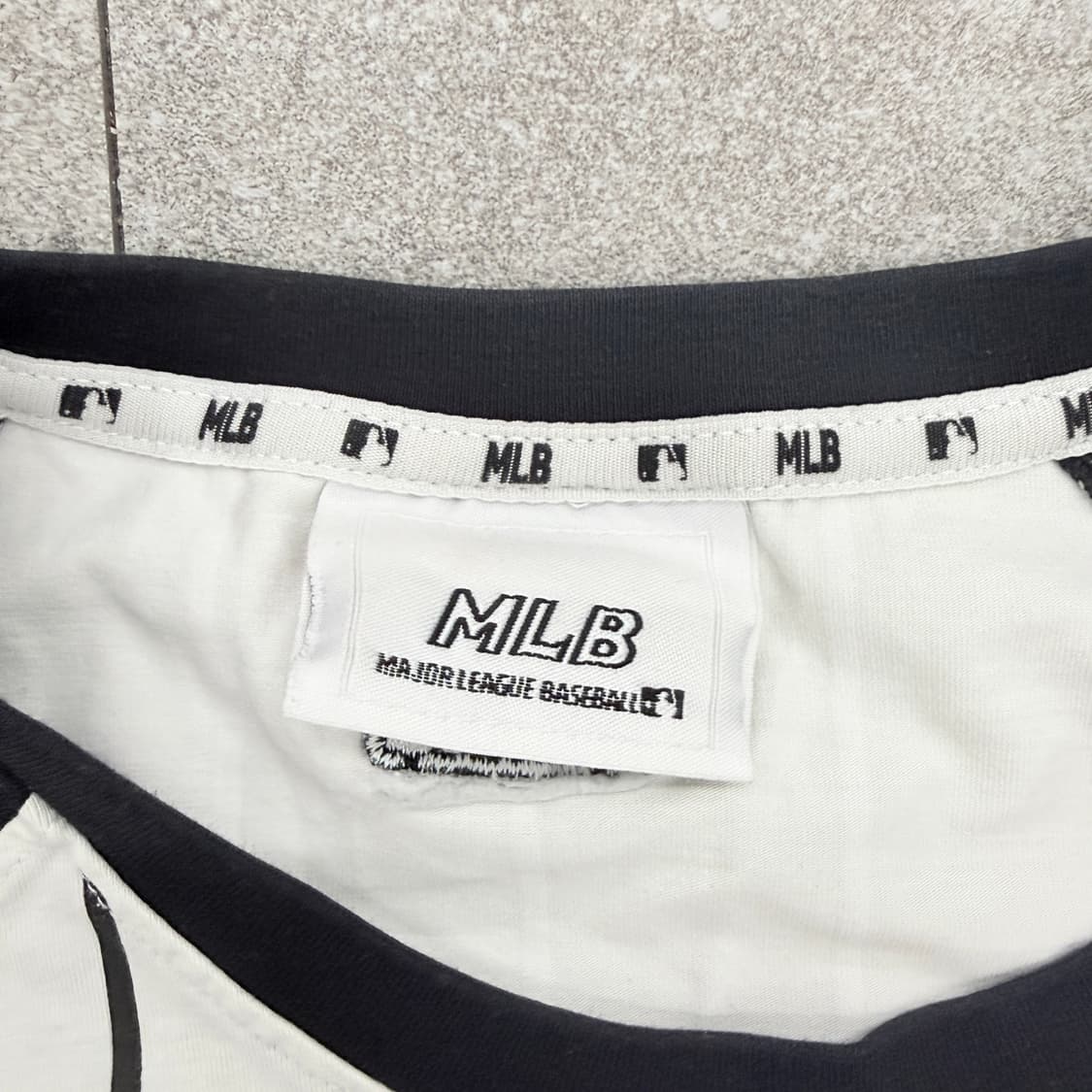 MLB 뉴욕양키즈 스트라이프 반팔 티셔츠 (화이트/블랙) 상품이미지5