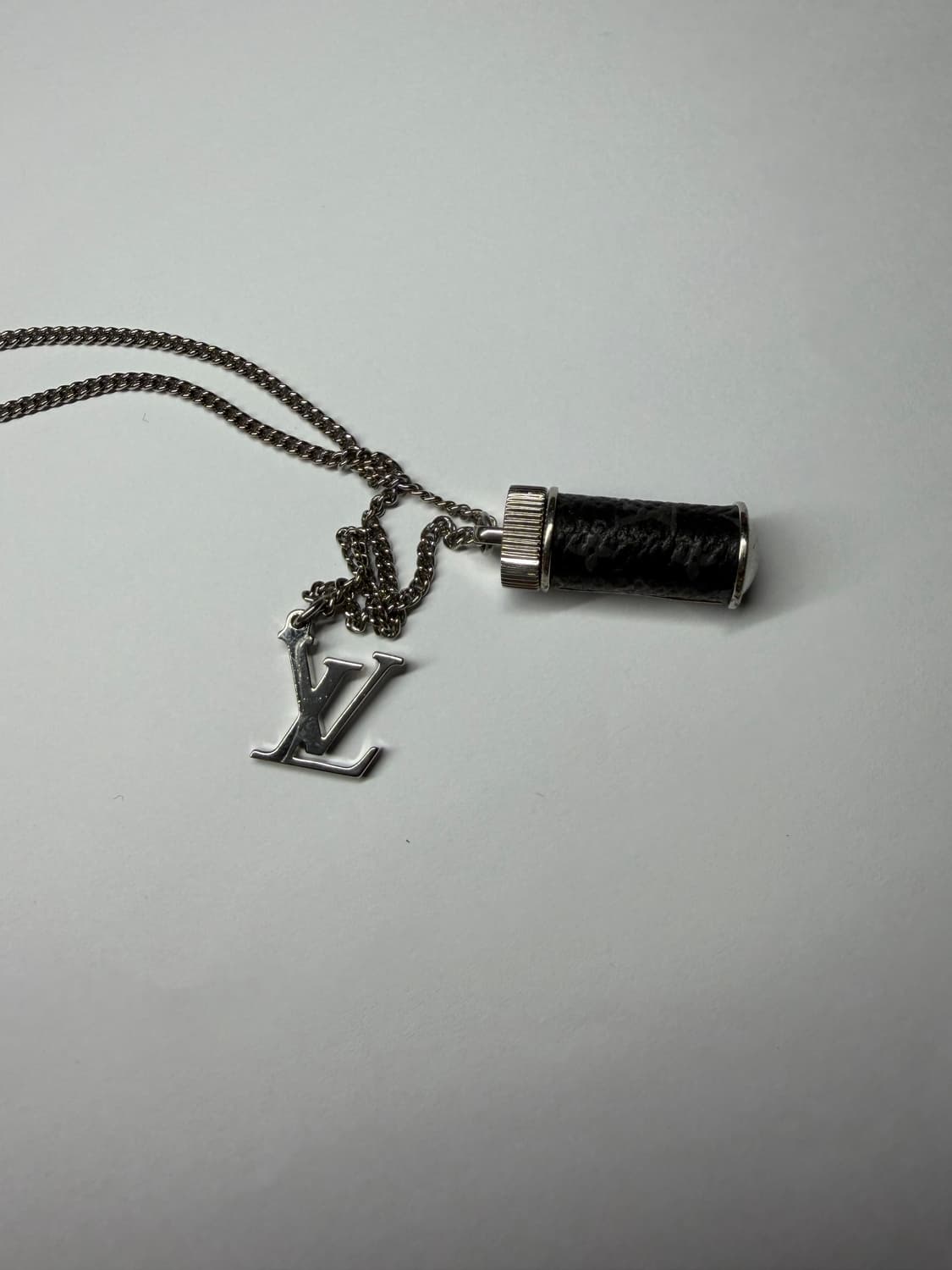 (정품) (새상품급) 루이비통 모노그램 이클립스 목걸이 상품이미지7