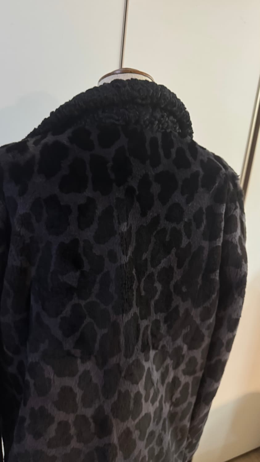 레오파드 무늬의 밍크 자켓입니다 상품이미지3