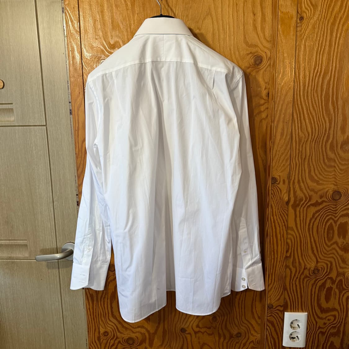 톰포드 화이트 드레스 셔츠 판매 합니다. 상품이미지9
