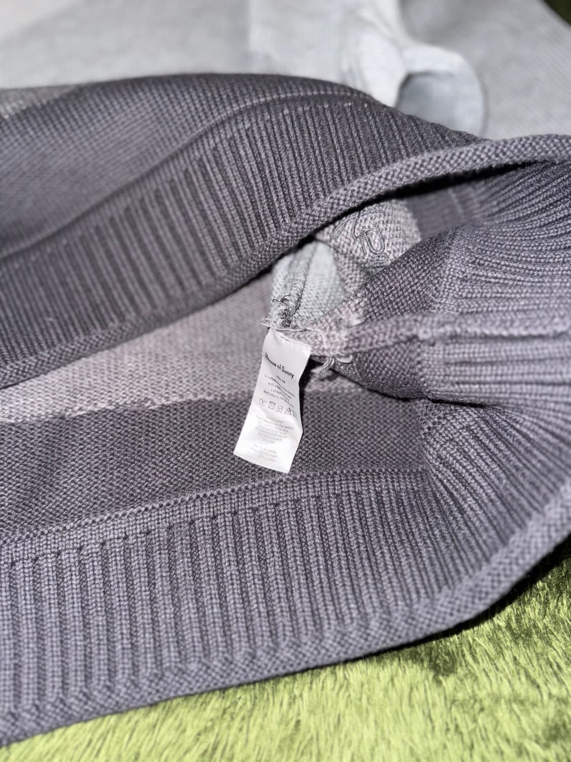 [XL] 하우스 오브 써니 웨이브 엠브로더리 로고 하이넥 니트 상품이미지7